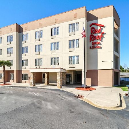 Red Roof Inn & Suites Fayetteville-Fort Bragg Exterior photo